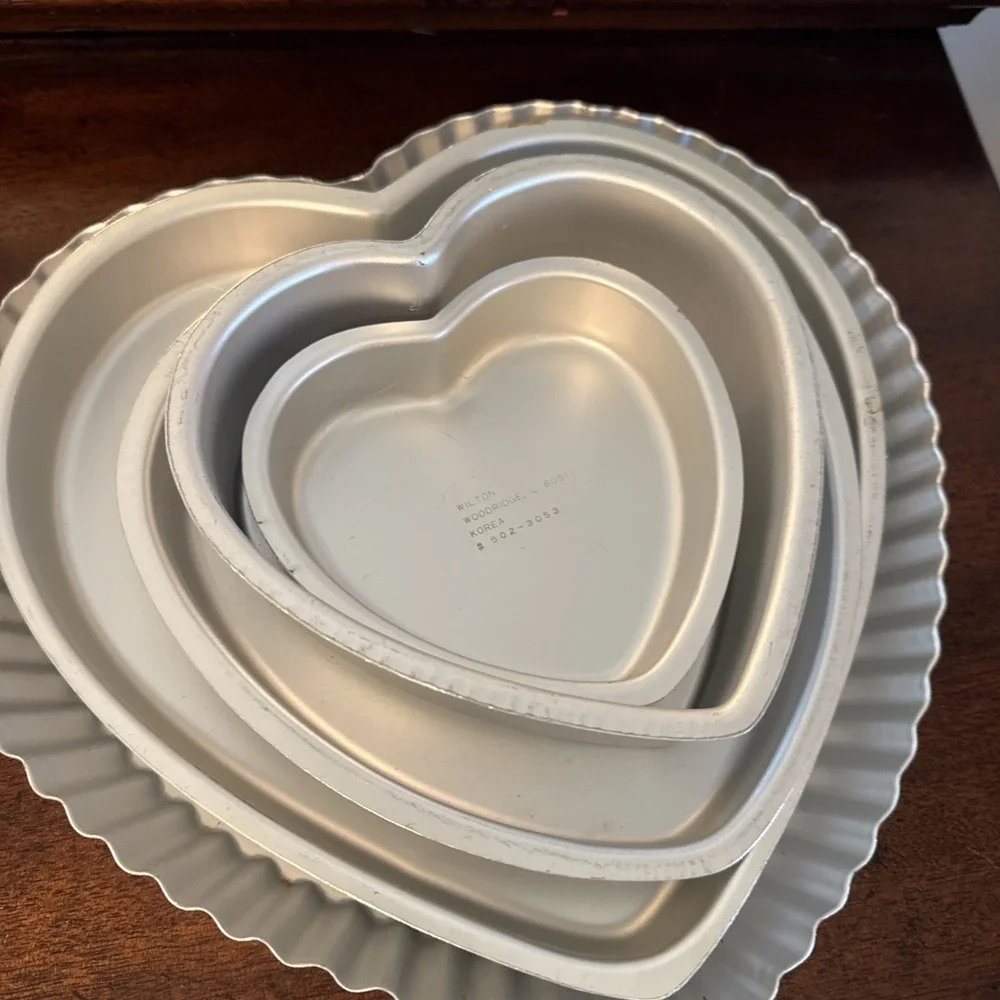 7 Pc. Wilton Pans, Heart Shaped (5), Cookie sheet, Baking Pan Vintage